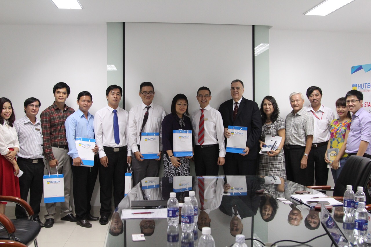 STAR Việt Nam trao tặng phần mềm hỗ trợ dịch thuật Transit NXT cho HUTECH